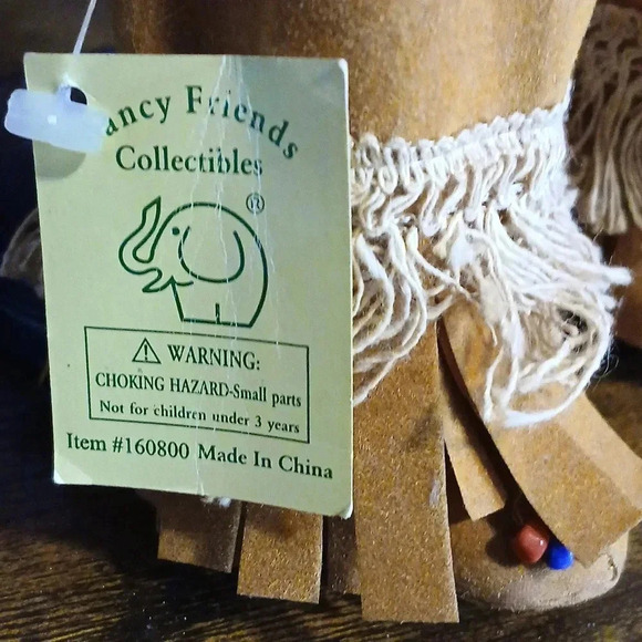 AMERICA INDIAN TRADITIONAL Heritage collectable porcelain doll 15" high/wstand - Picture 5 of 11